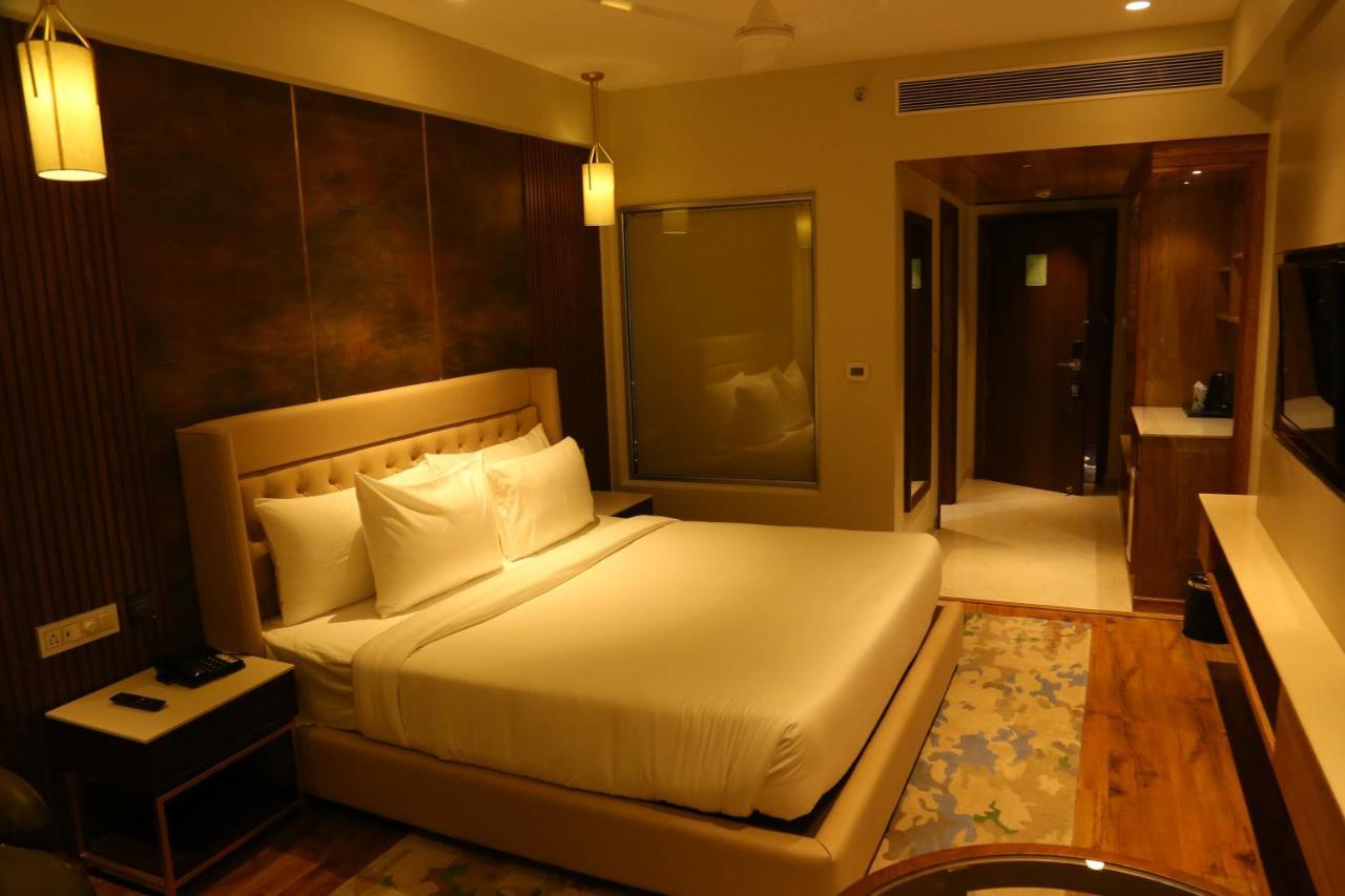 Dreamz Inn & Suites Zirakpur Экстерьер фото
