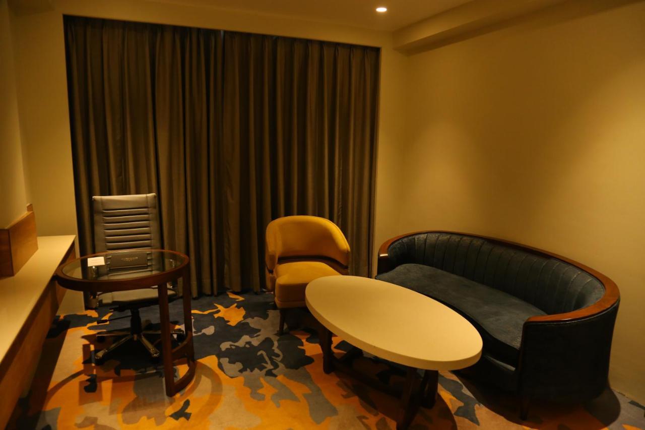 Dreamz Inn & Suites Zirakpur Экстерьер фото