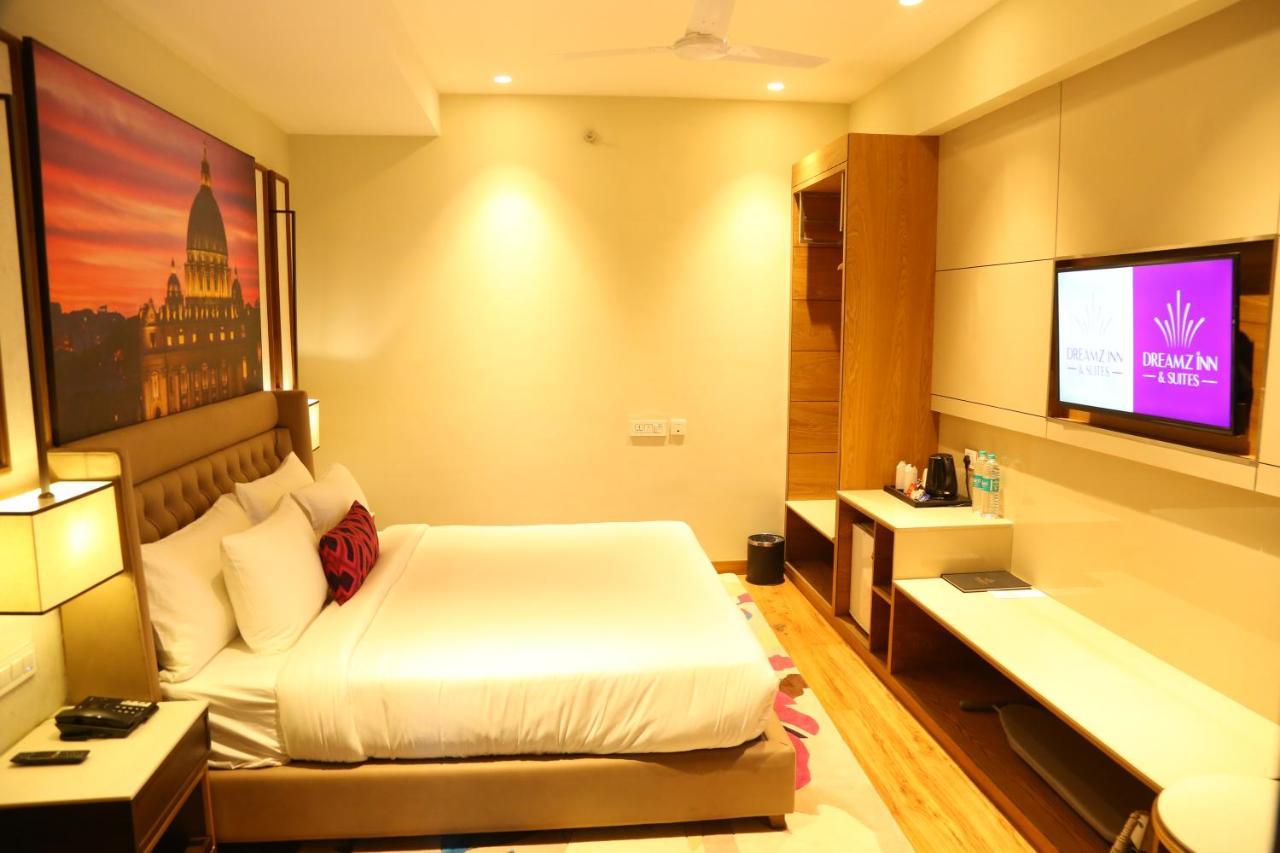 Dreamz Inn & Suites Zirakpur Экстерьер фото