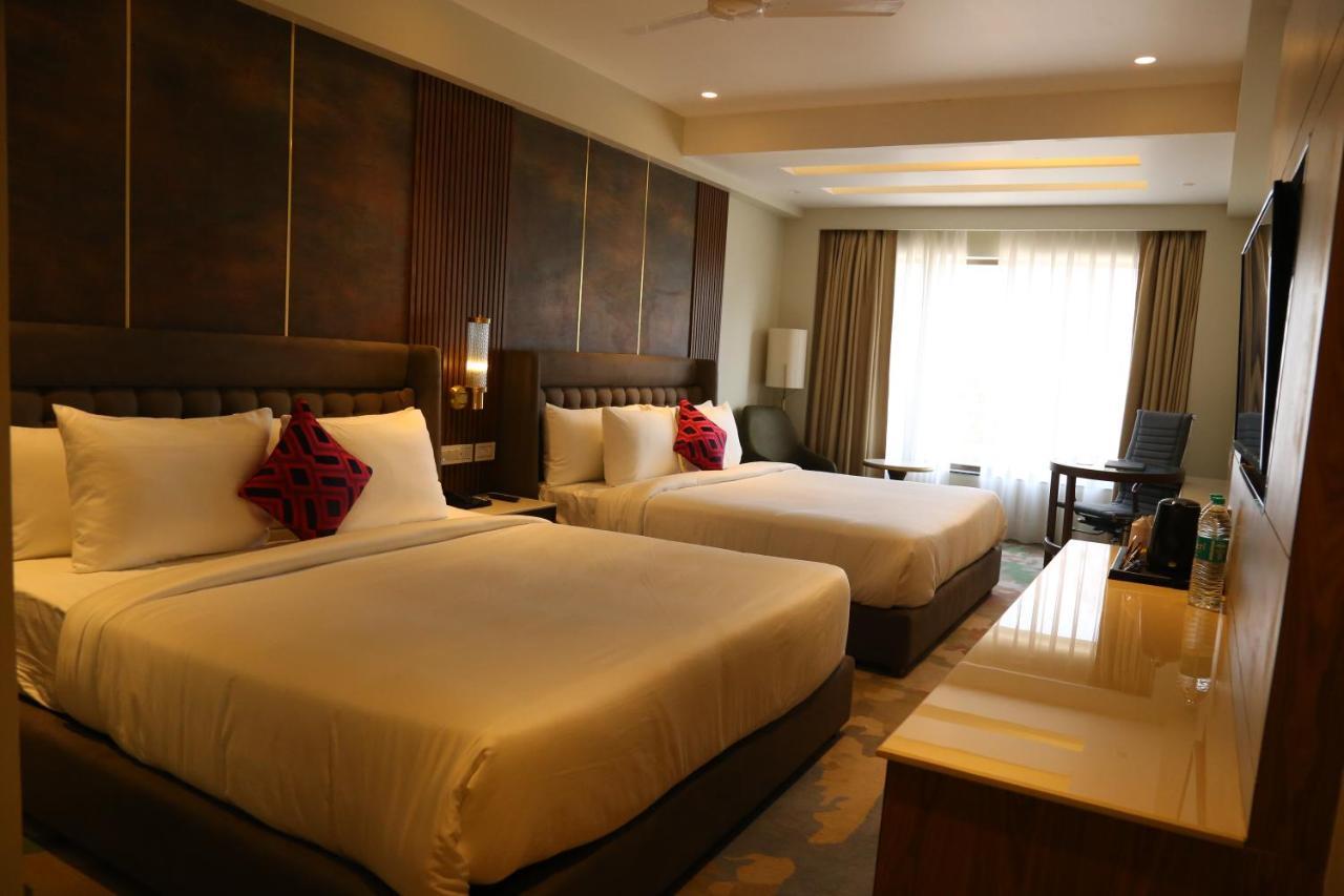 Dreamz Inn & Suites Zirakpur Экстерьер фото