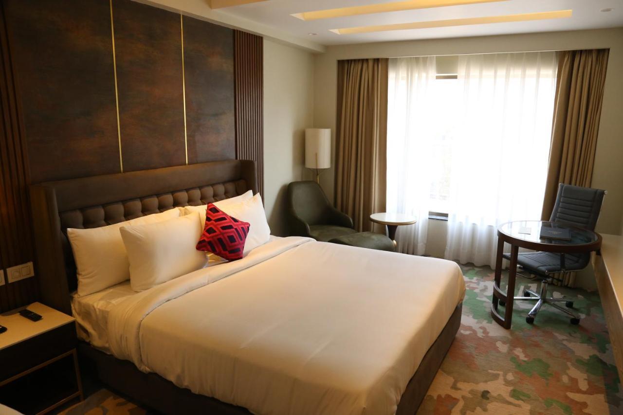 Dreamz Inn & Suites Zirakpur Экстерьер фото