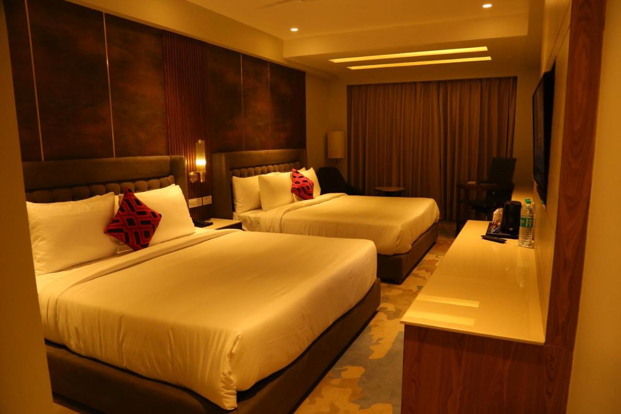 Dreamz Inn & Suites Zirakpur Экстерьер фото